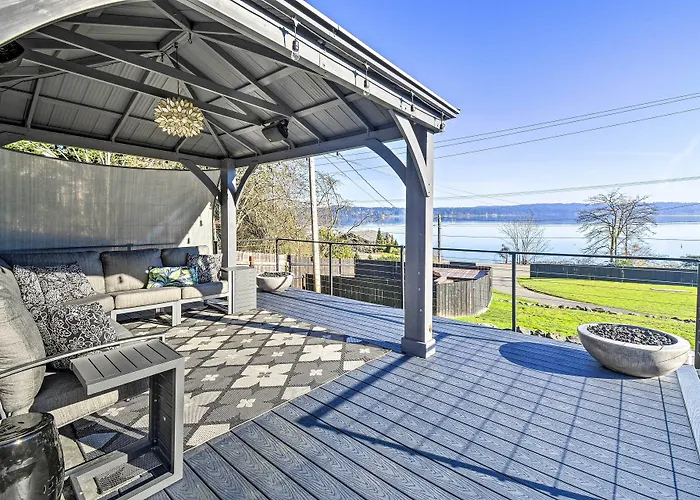 Puget Sound Cabin With Hot Tub And Water Views!