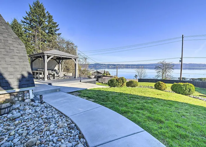 Puget Sound Cabin With Hot Tub And Water Views!